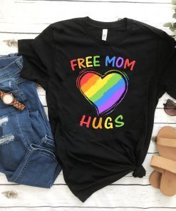 Free Mom Hugs Rainbow Heart T-Shirt LGBT Rainbow Heart T-shirt LGBT Stepmother Mother Mama Mom