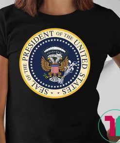 Fake Presidential Seal 45 Es Un Titere Puppet T-Shirt