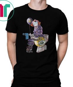 It pennywise minnesota vikings sitting on green bay packers shirt