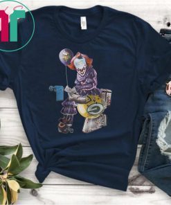 It pennywise minnesota vikings sitting on green bay packers shirt