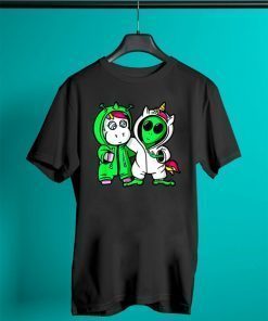 Unicorn vs Alien Costume Halloween Offcial T-Shirt