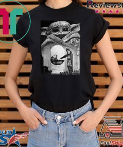 A Bountiful Baby Yoda In Mandalorian T-Shirt