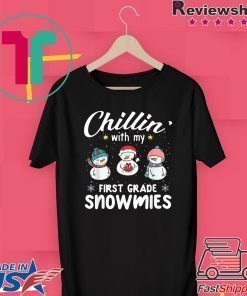 Chillin' With My First Grade Snowmies Teacher Xmas Gifts T-Shirt