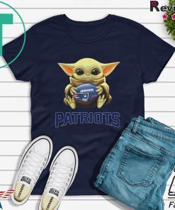 Baby Yoda hug New England Patriots shirt