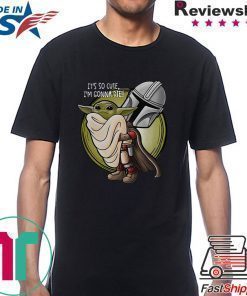 The Mandalorian hug baby Yoda it’s so cute I’m gonna die shirt