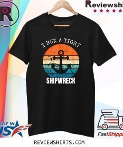 I Run A Tight Shipwreck Funny Vintage Mom Dad T-Shirt