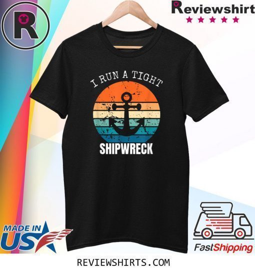 I Run A Tight Shipwreck Funny Vintage Mom Dad T-Shirt