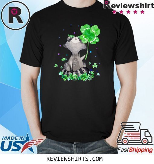 Raccoon Holding Shamrock Stars Cute St Patrick's Day T-Shirt