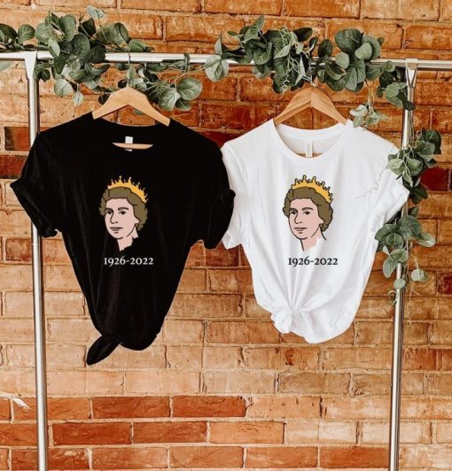 Rip Queen Elizabeth II, 70 Queen Elizabeth II Memory T-Shirt