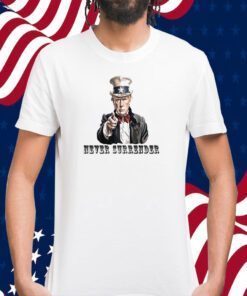Never Surrender Trump Mugshot Art Design T-Shirt