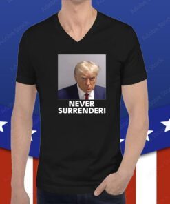 Donald Trump 2024 Never Surrender Women’s Heritage Cropped Shirts