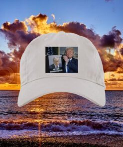 Trump 2024 Shows Off Trump Mugshot Never Surrender Hat Youth Mens T-Shirt