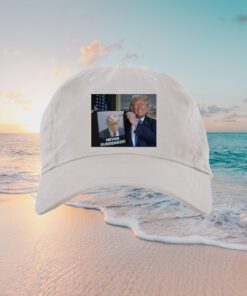 Trump 2024 Shows Off Trump Mugshot Never Surrender Unisex T-Shirt