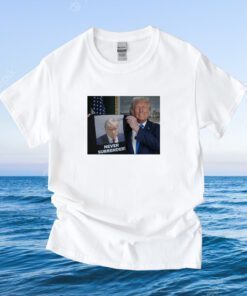 Trump 2024 Shows Off Trump Mugshot Never Surrender Womens T-Shirt