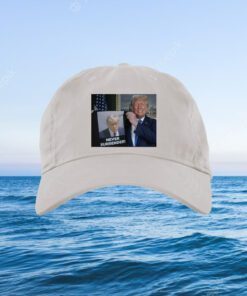 Trump 2024 Shows Off Trump Mugshot Never Surrender Womens T-Shirt