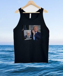 Trump 2024 Shows Off Trump Mugshot Never Surrender Womens T-Shirt