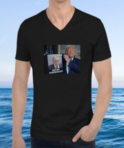 Trump 2024 Shows Off Trump Mugshot Never Surrender Womens T-Shirt