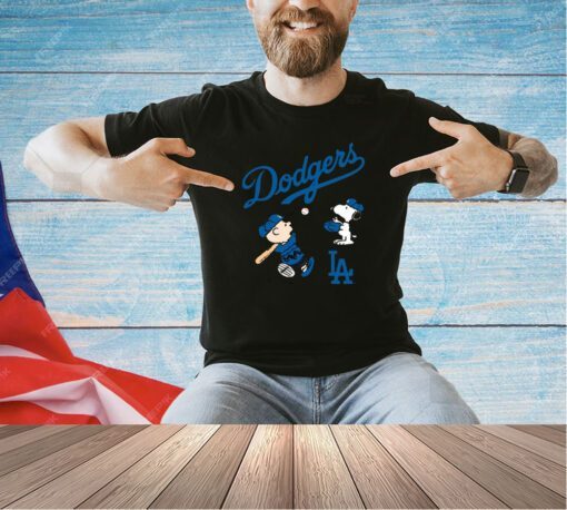 Peanuts Charlie Brown And Snoopy Playing Baseball Los Angeles Dodgers T-shirt