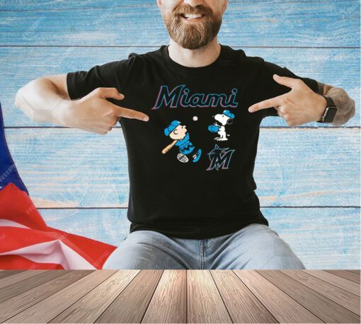 Peanuts Charlie Brown And Snoopy Playing Baseball Miami Marlins T-shirt