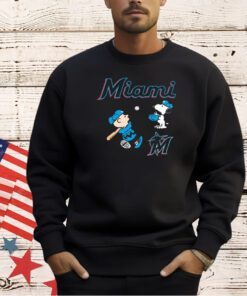 Peanuts Charlie Brown And Snoopy Playing Baseball Miami Marlins T-shirt
