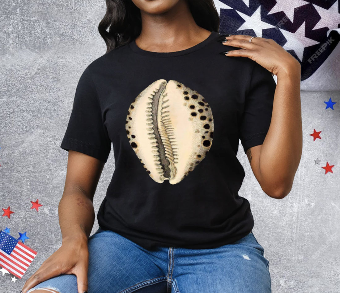 LEOPARD COWRY SHELL Tee Shirt