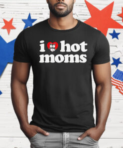 I love hot moms X Hooters T-Shirt