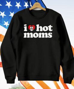 I love hot moms X Hooters T-Shirt